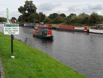 Relaxing cruise on the Gloucester to Sharpness canal from Saul anyone...?   (2 miles away)